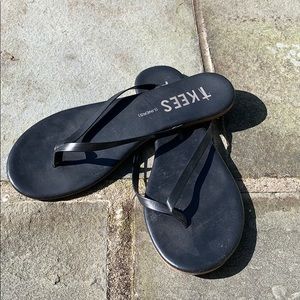 Tkees flip flops